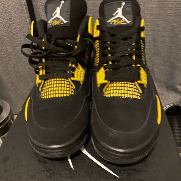 Air Jordan 4 “thunder”